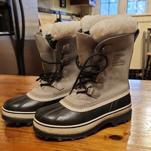 Sorel Women's Caribou Gray and Black Winter Snow Boots